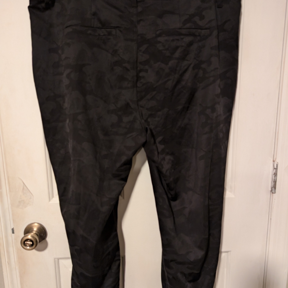 Liverpool Women's Black Camouflage Joggers Pants Size 20W NWOT